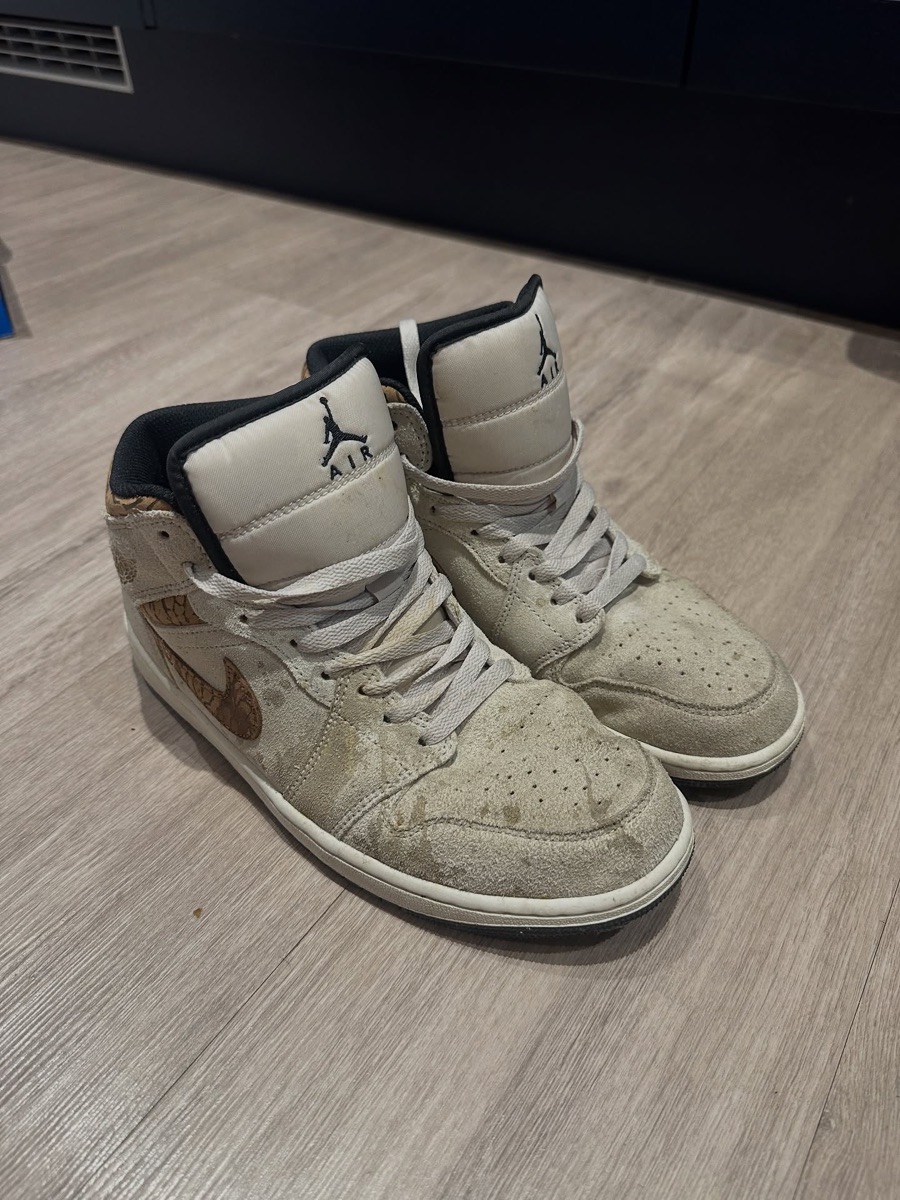 Jordan 1 Mid — beer-stained at Reading